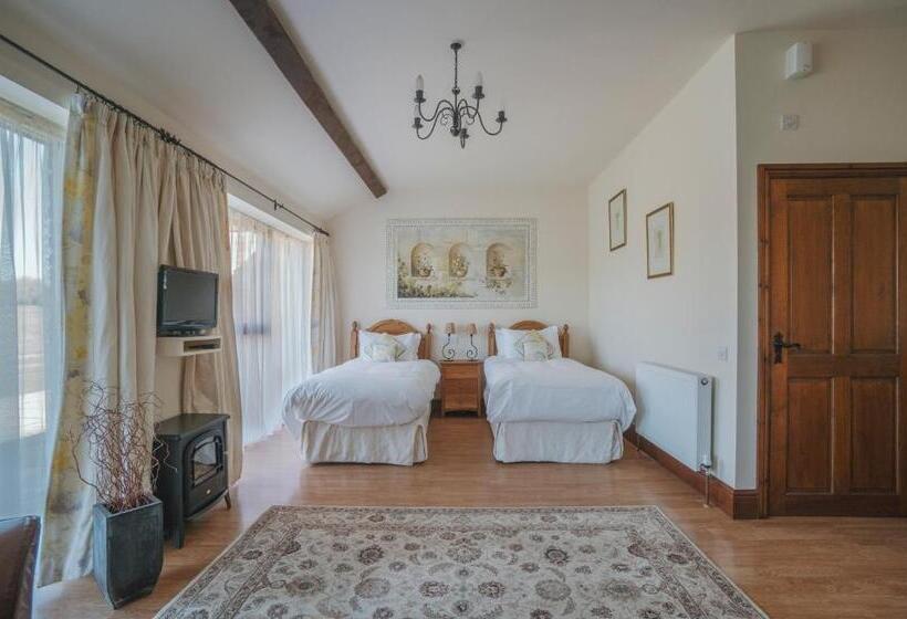 スタンダードルーム, Brickfields Farm