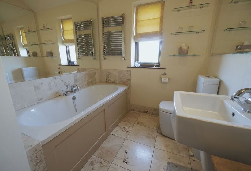 اتاق استاندارد, Brickfields Farm
