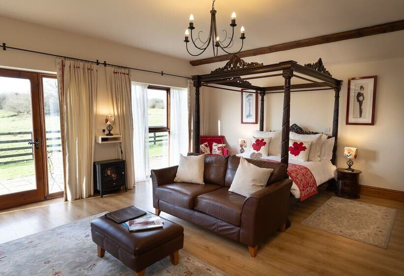 Номер Стандарт, Brickfields Farm