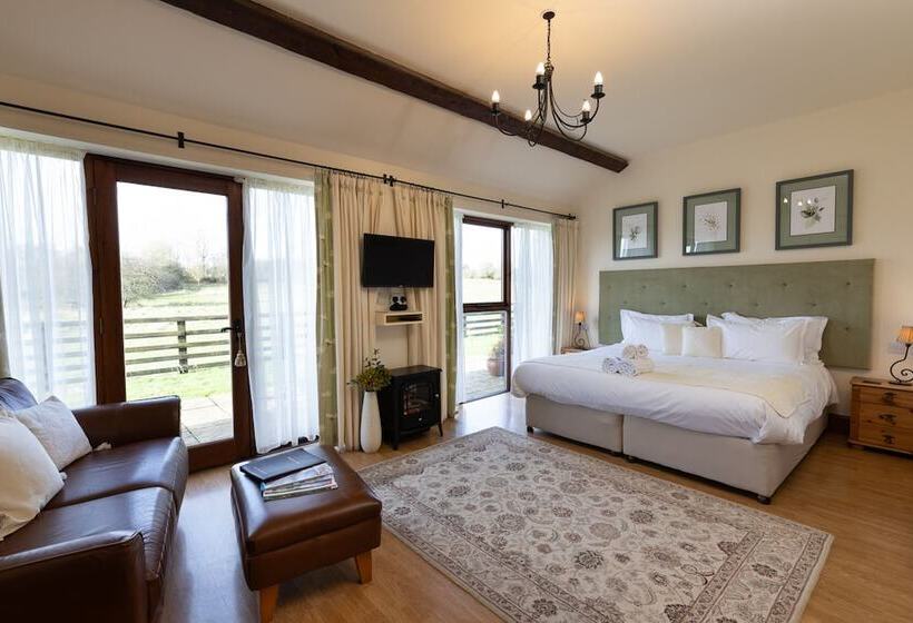 اتاق لوکس, Brickfields Farm