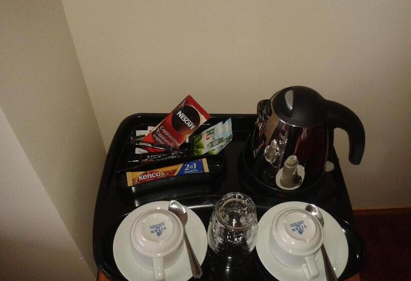 غرفة قياسية فردية, Ornum House