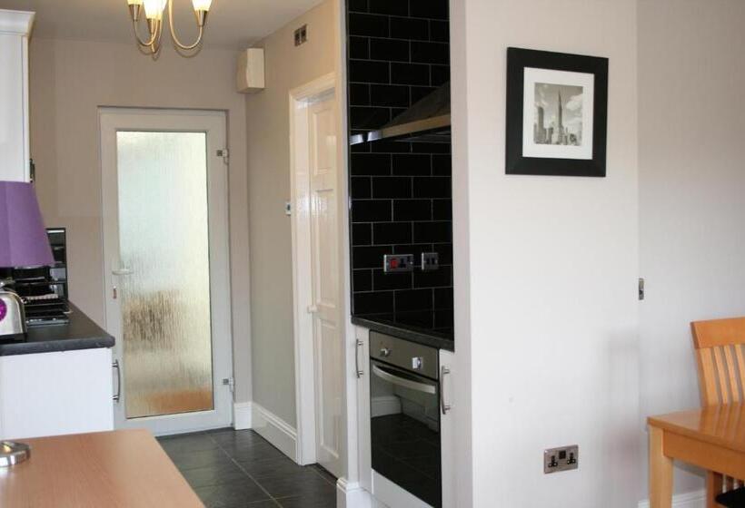 Apartament 2 Sypialnie, The Manor Guest House