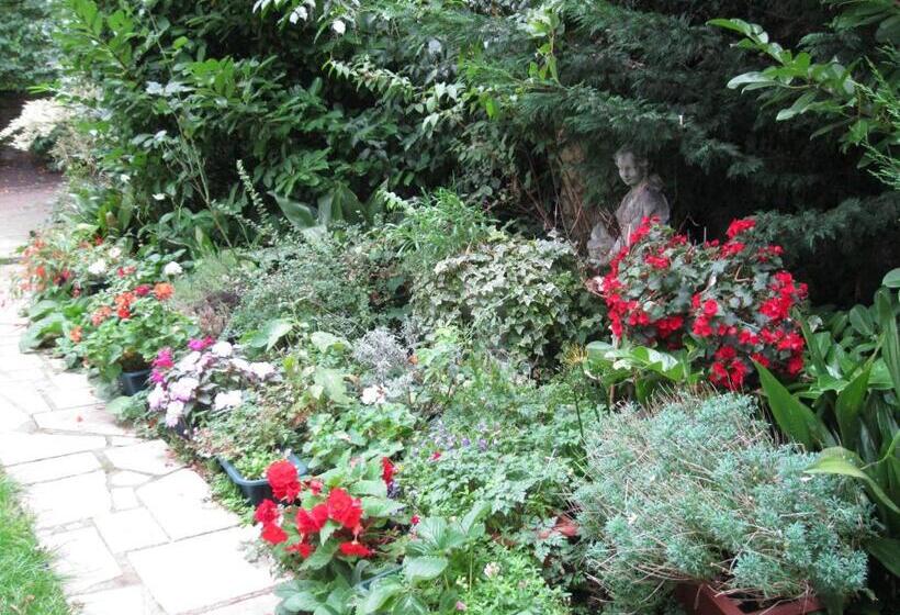 家庭间, Dawson Place, Juliette's Bed And Breakfast