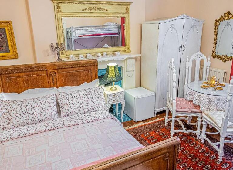 家庭间, Dawson Place, Juliette's Bed And Breakfast