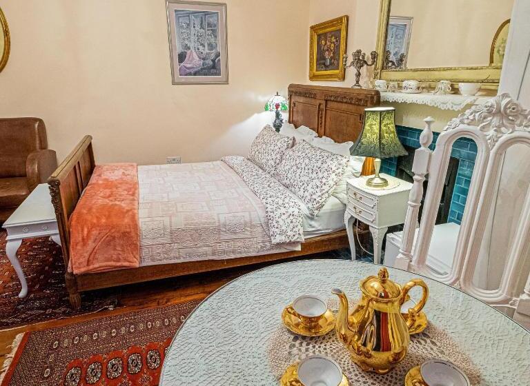 家庭间, Dawson Place, Juliette's Bed And Breakfast