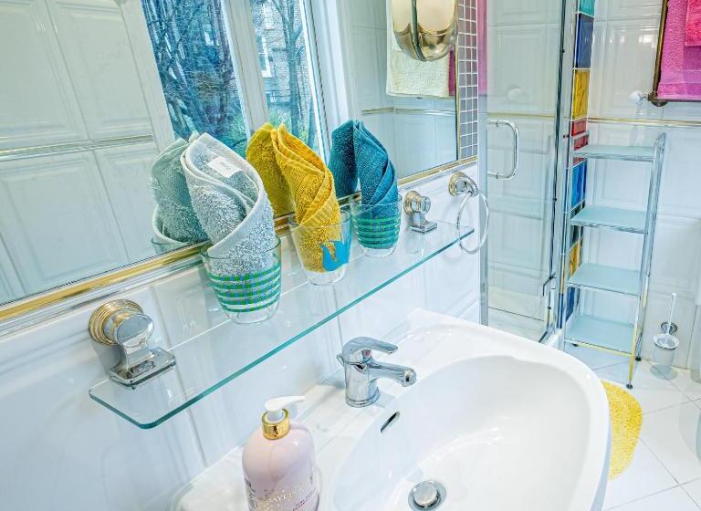 三人经典房间, Dawson Place, Juliette's Bed And Breakfast