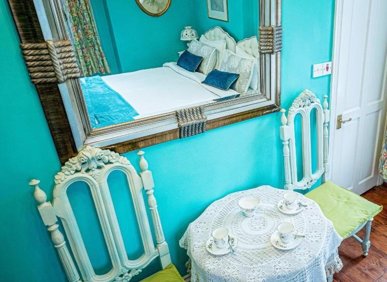 三人经典房间, Dawson Place, Juliette's Bed And Breakfast