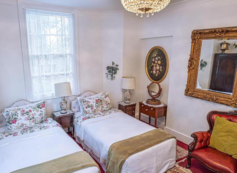 带花园景观的标准三人间, Dawson Place, Juliette's Bed And Breakfast
