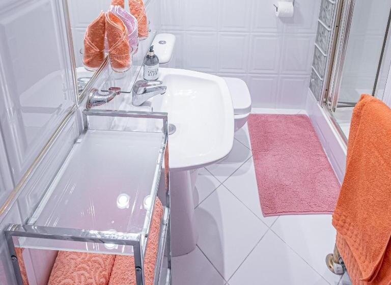 带花园景观的标准三人间, Dawson Place, Juliette's Bed And Breakfast