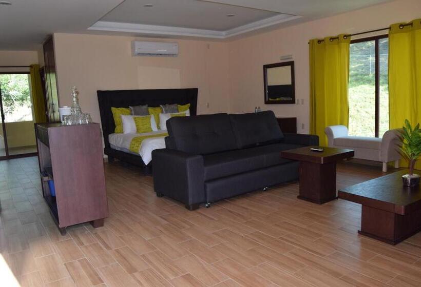 جناح مطلّ علي الحديقة, Chapala Country