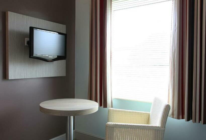 غرفة قياسية, County Arms