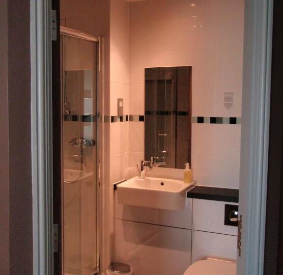 غرفة قياسية, County Arms