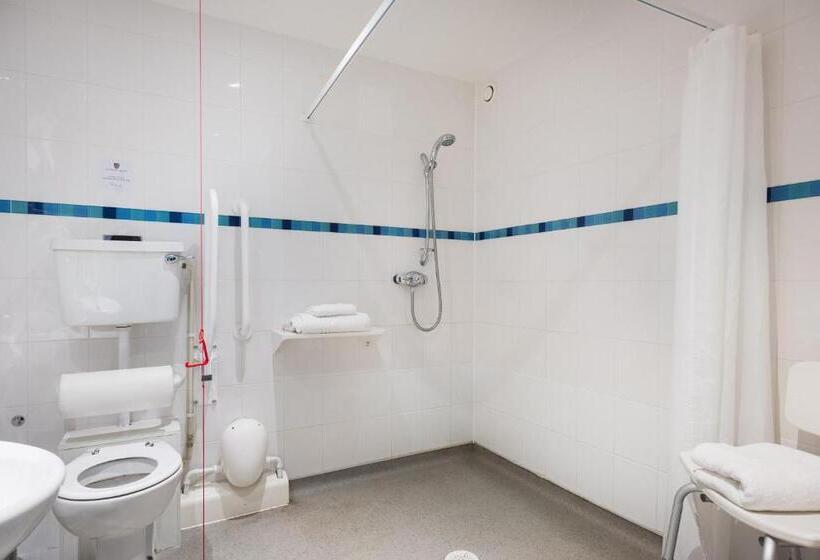 غرفة قياسية لذوى الاحتياجات الخاصة, County Arms