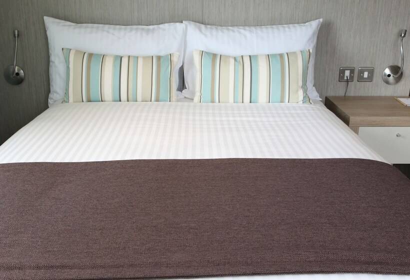 غرفة قياسية, County Arms