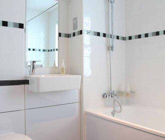 غرفة قياسية, County Arms