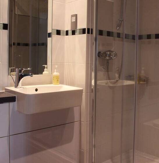 غرفة قياسية, County Arms