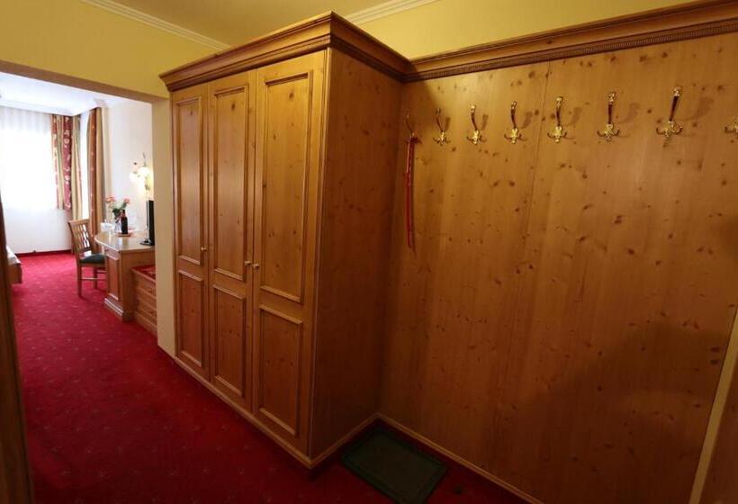 バルコニー付きスタンダードトリプルルーム, Gasthof Bacher