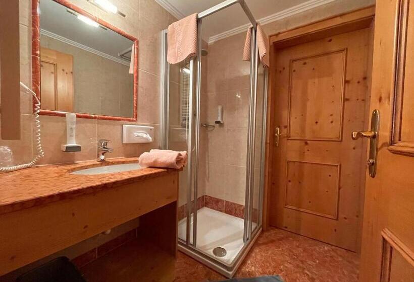 バルコニー付きスタンダードトリプルルーム, Gasthof Bacher