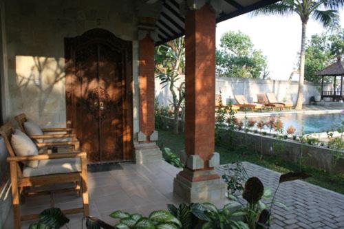 بنجلو قياسى مطل على البحر, Genggong