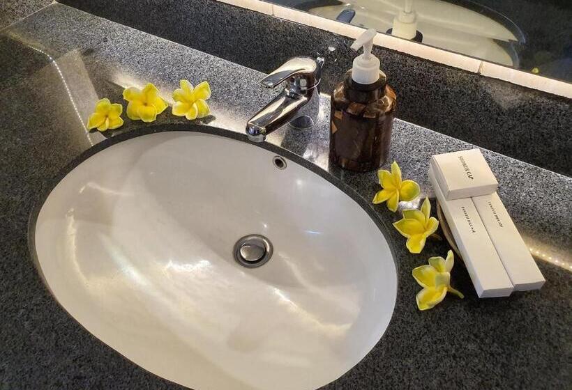 غرفة ديلوكس مطلّة علي البحر, Genggong