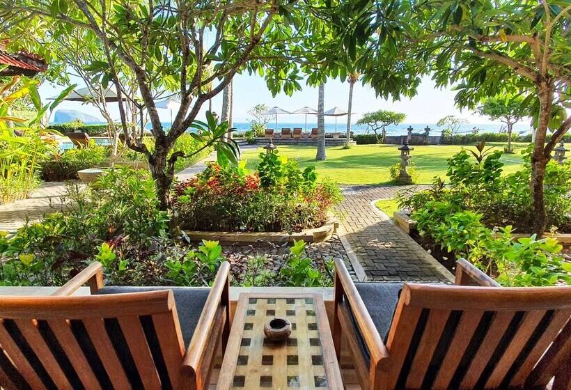 غرفة سوبيريور مطلّة علي البحر, Genggong