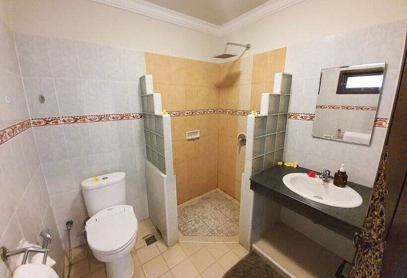 غرفة سوبيريور مطلّة علي البحر, Genggong