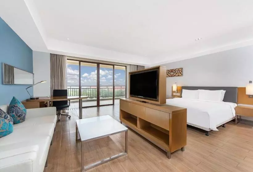 キングサイズベッドのスイートルーム, Holiday Inn Express Haikou West Coast, An Ihg