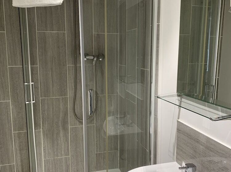 디럭스 룸, Imperial Salford