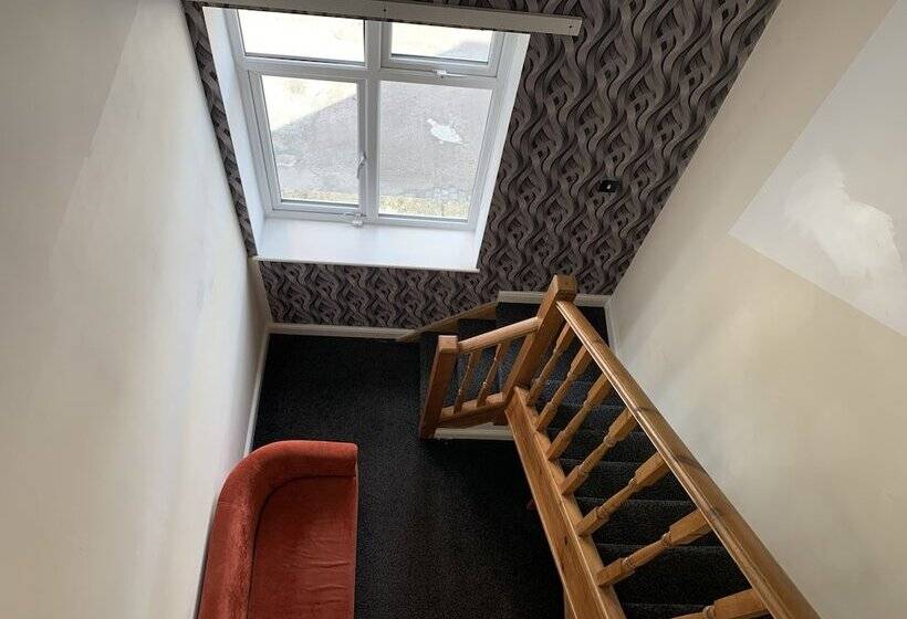 Номер Deluxe, Imperial Salford