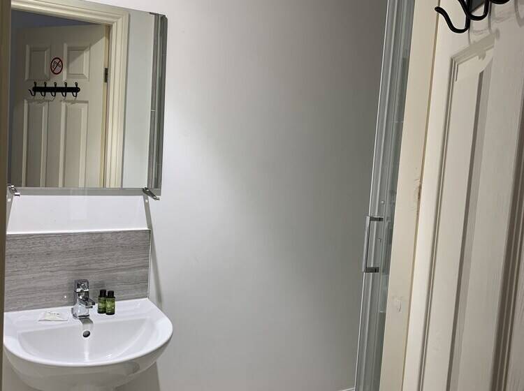 Номер Стандарт Индивидуальный, Imperial Salford