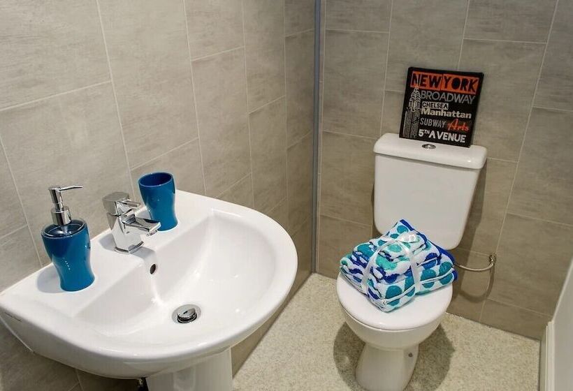 Семейный Номер, Imperial Salford