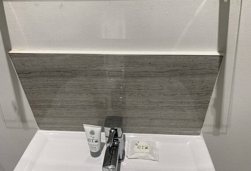 Номер Стандарт, Imperial Salford