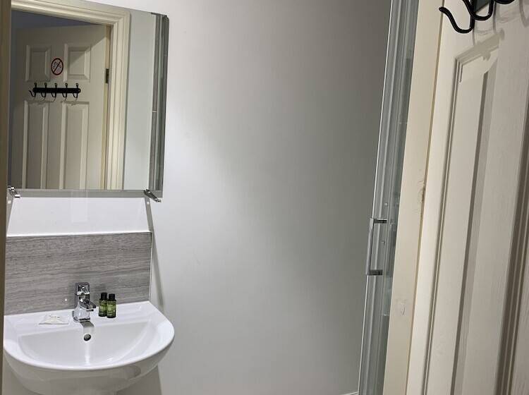 Номер Стандарт Индивидуальный, Imperial Salford