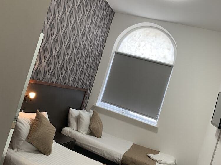 Семейный Номер, Imperial Salford