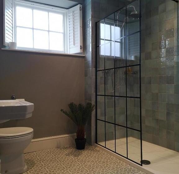 חדר דלוקס, The Steam Packet Inn