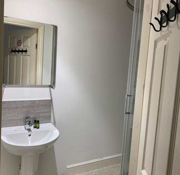 Семейный Номер, Imperial Salford