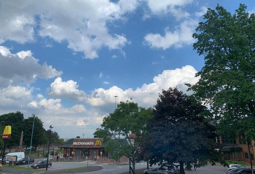 Номер Deluxe, Imperial Salford