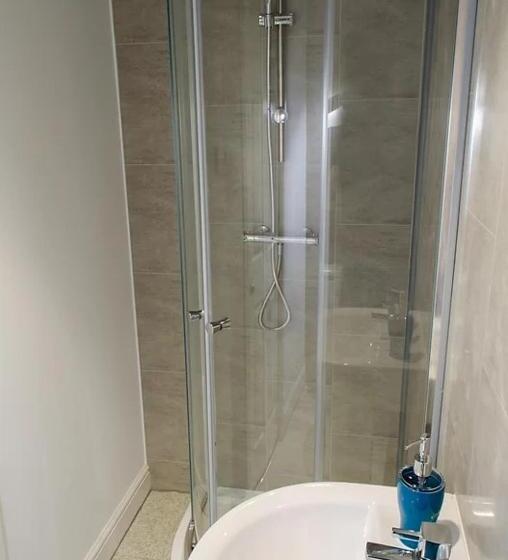 Номер Economy, Imperial Salford