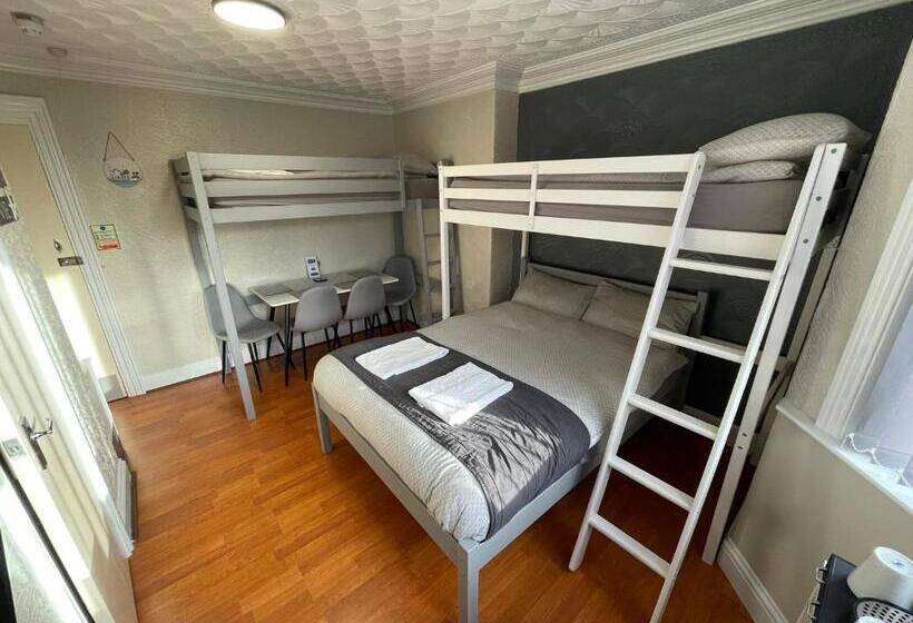 חדר סטנדרט לארבעה, Blakeney Guest House