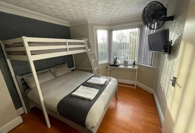 חדר סטנדרט לארבעה, Blakeney Guest House