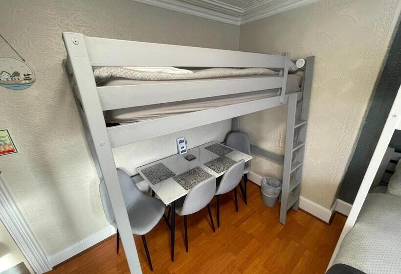 חדר סטנדרט לארבעה, Blakeney Guest House