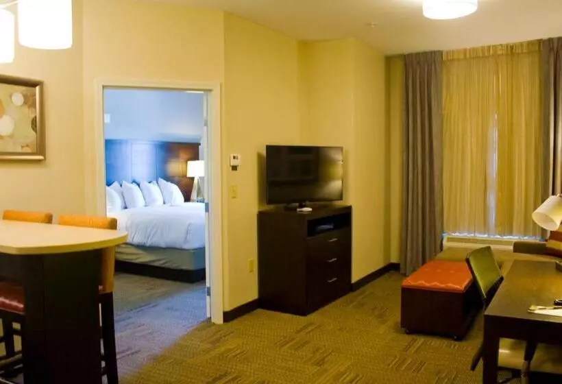 キングサイズベッドのスイートルーム, Staybridge Suites Toledo   Rossford   Perrysburg, An Ihg