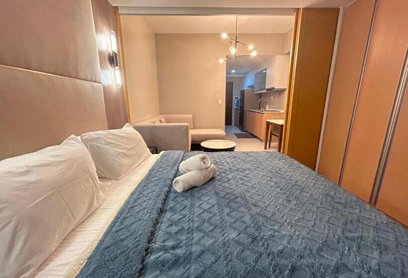 استودیوی لوکس, One Uptown Residences Bgc