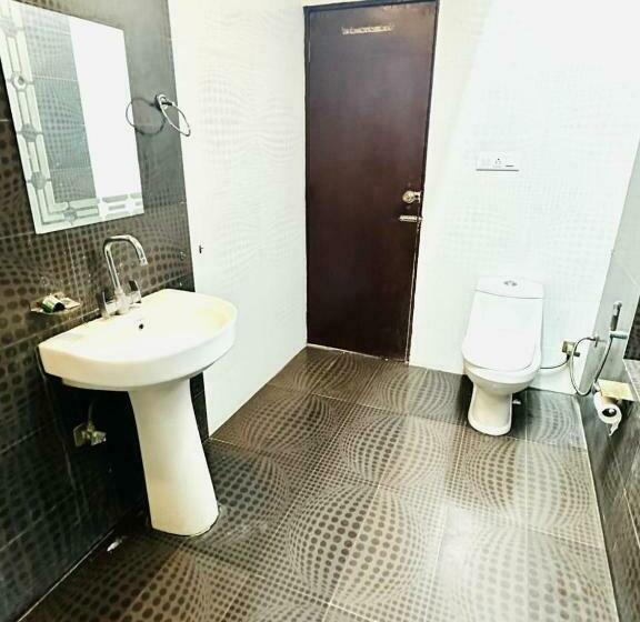 Номер Deluxe, West Cottas Hotel    Couples, Family, Corporate Favorite In Heart Of Jalandhar