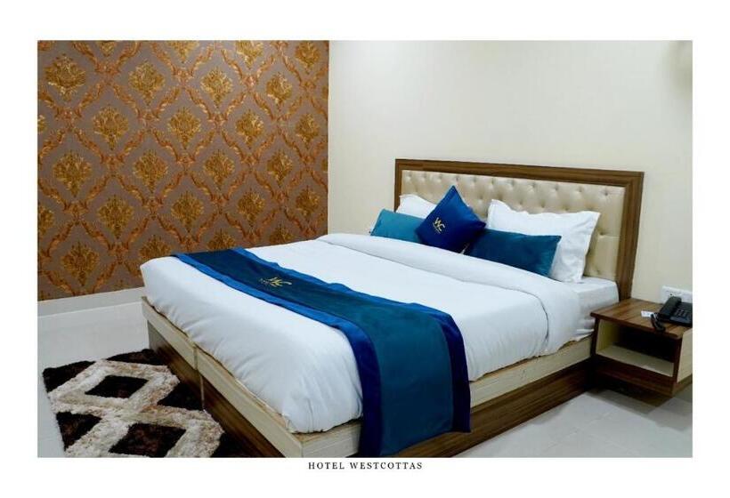 Номер Superior Кровать Кинг, West Cottas Hotel    Couples, Family, Corporate Favorite In Heart Of Jalandhar