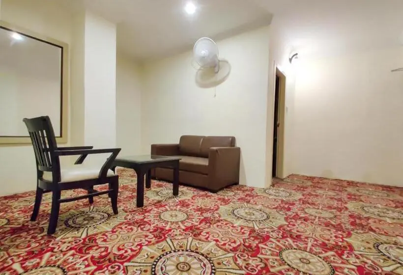 Superior-huone King-vuode, West Cottas Hotel    Couples, Family, Corporate Favorite In Heart Of Jalandhar