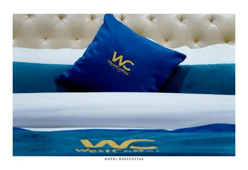 Superior-huone King-vuode, West Cottas Hotel    Couples, Family, Corporate Favorite In Heart Of Jalandhar