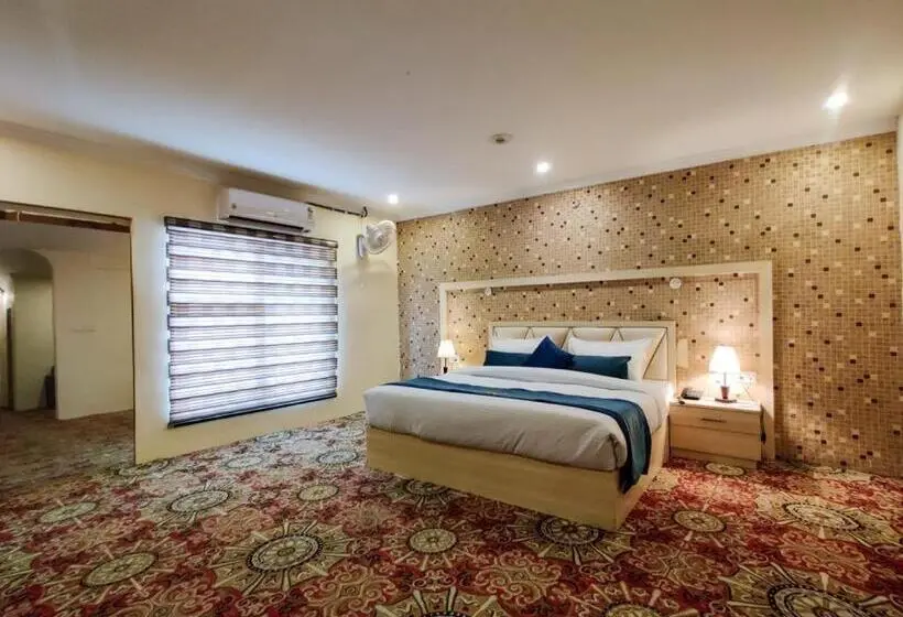 Perhesviitti, West Cottas Hotel    Couples, Family, Corporate Favorite In Heart Of Jalandhar