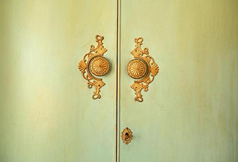 جناح سرير كينج, Burlington Berties