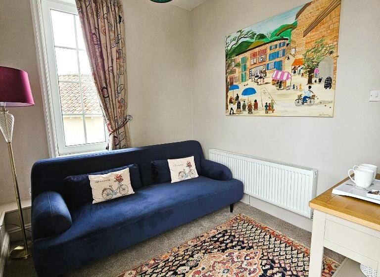 جناح سوبيريور, Burlington Berties